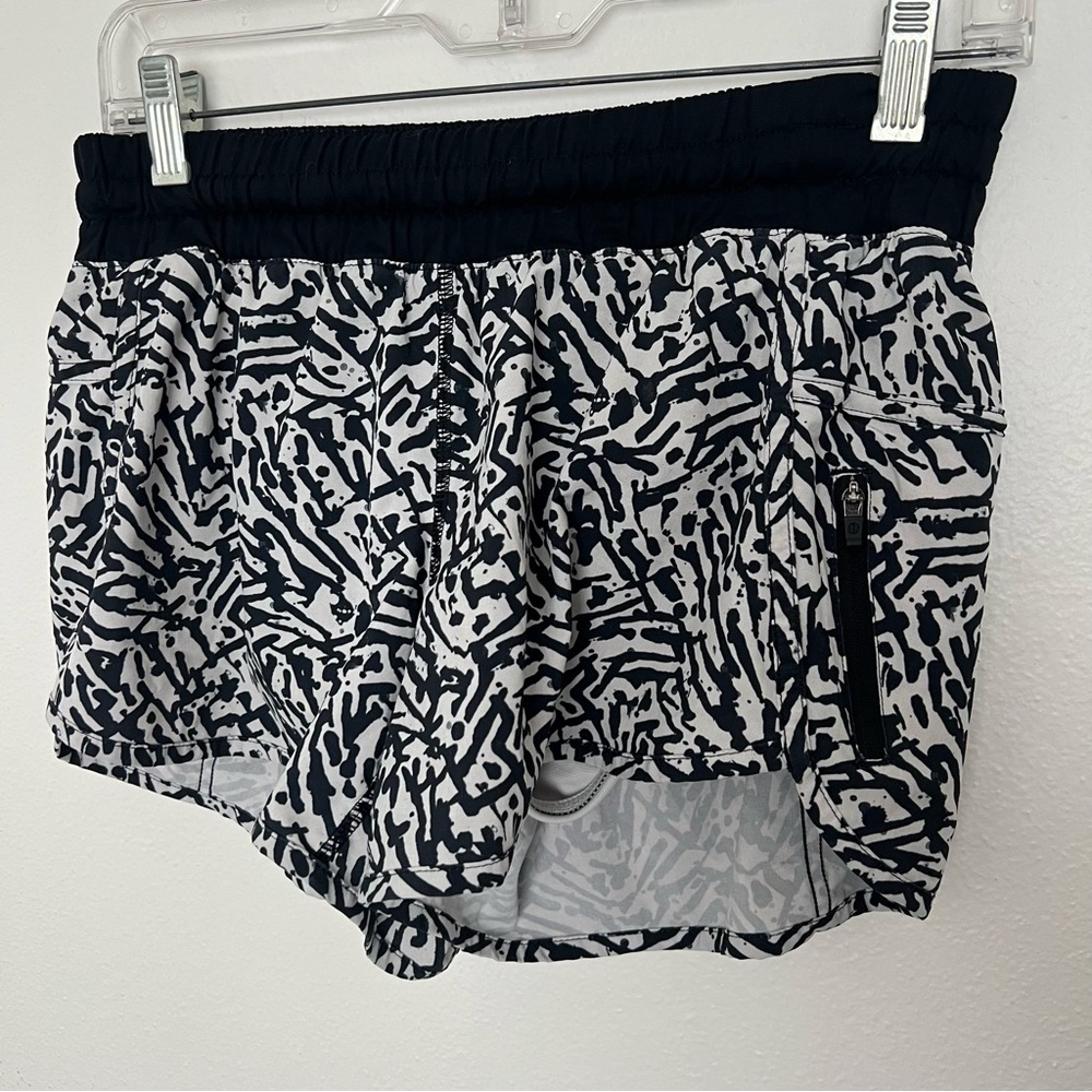 Lululemon - Hotty Hot Low-Rise Shorts - Sz 8